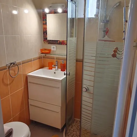 アパート Meuble Et Equipe ディー